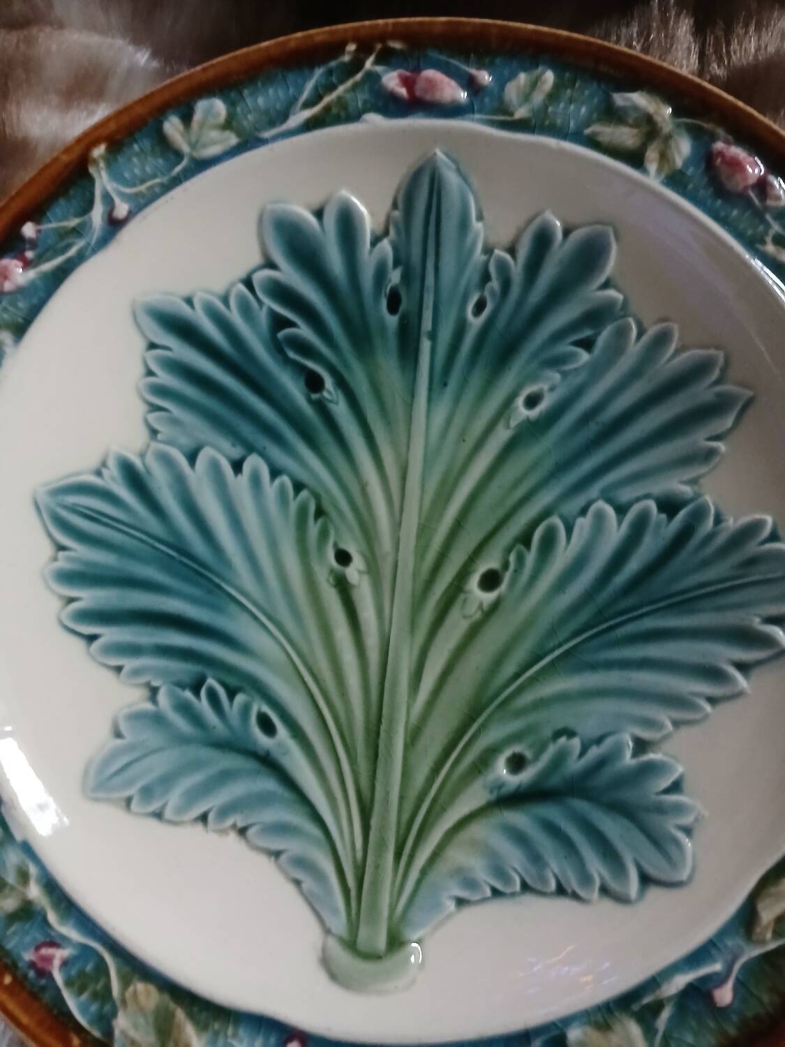 5 assiettes anciennes majolique Longchamp 