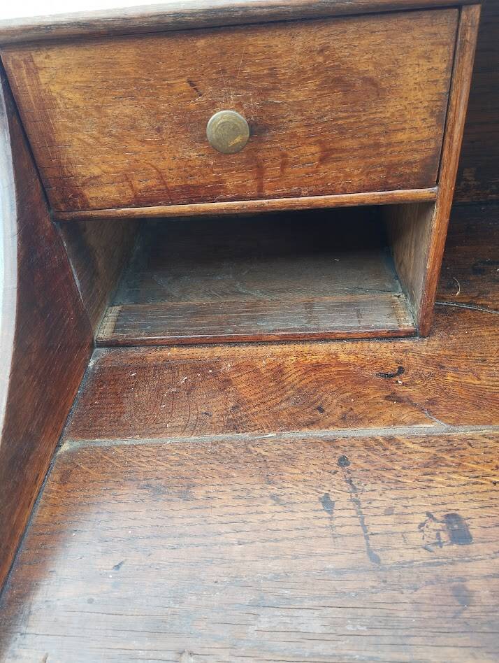 Victorian oak graduated desk – circa 1890-1910.