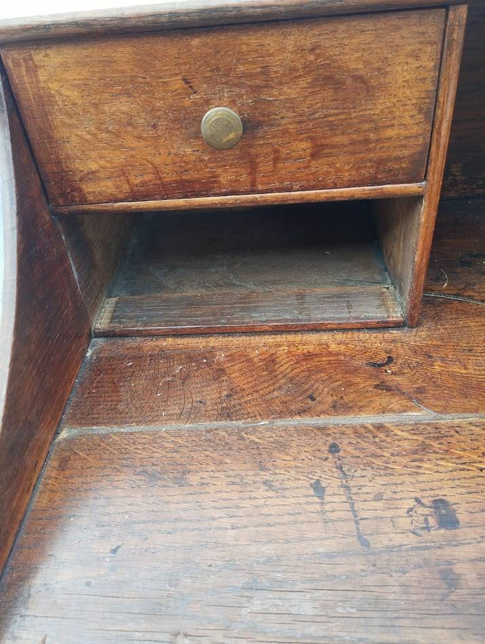 Victorian oak graduated desk – circa 1890-1910.
