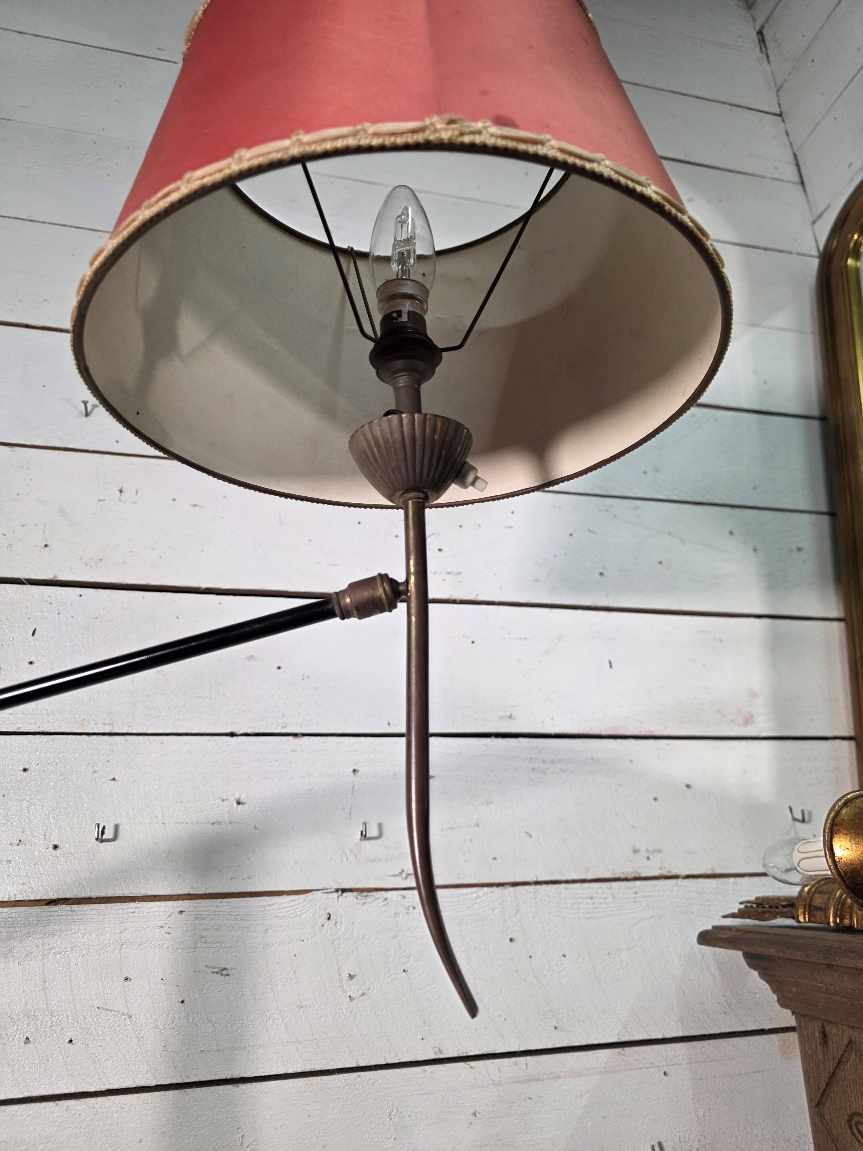 ​Lampadaire tripode à contrepoids Maison Lunel ,Années 50