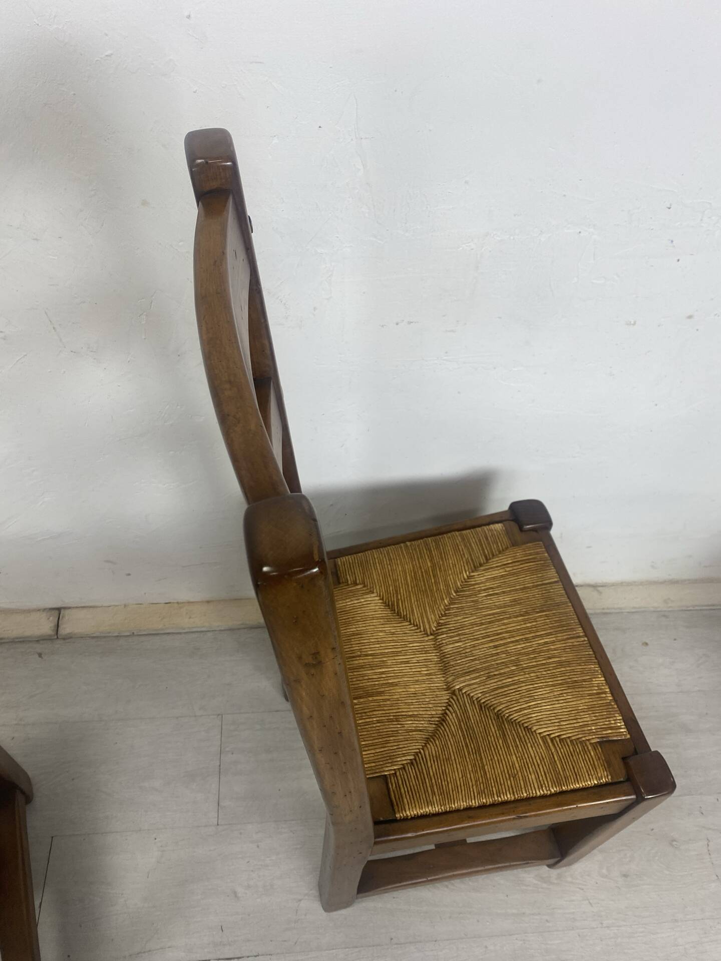 Chaises brutaliste 