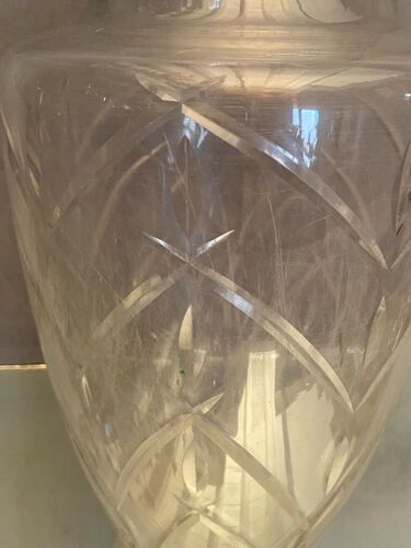 Vase vintage en verre à décor taillé