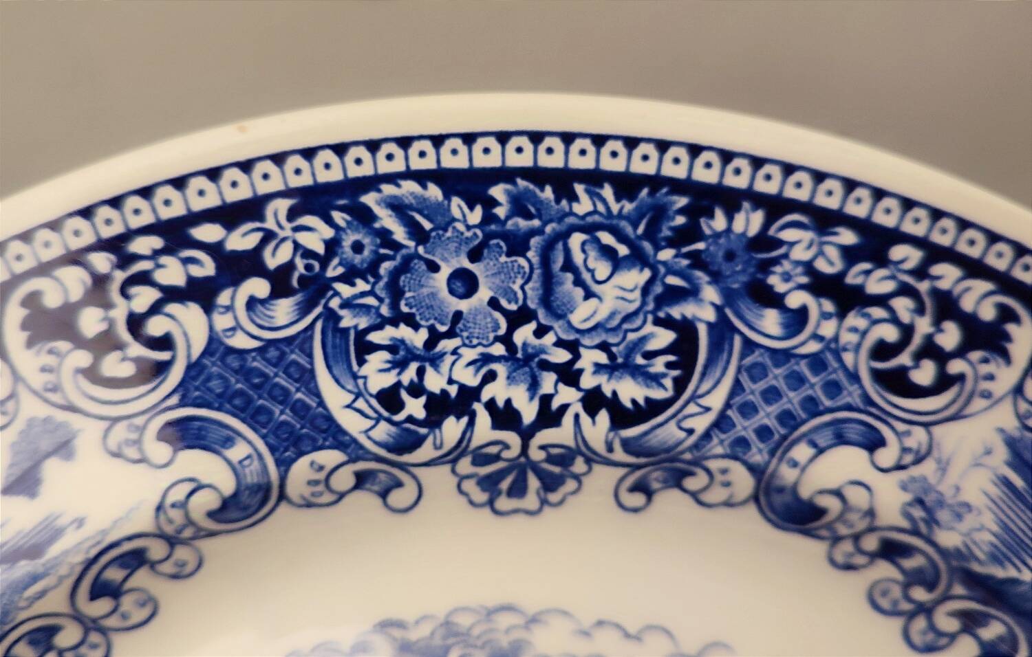 Large Round Dish - Cambridge - Old England