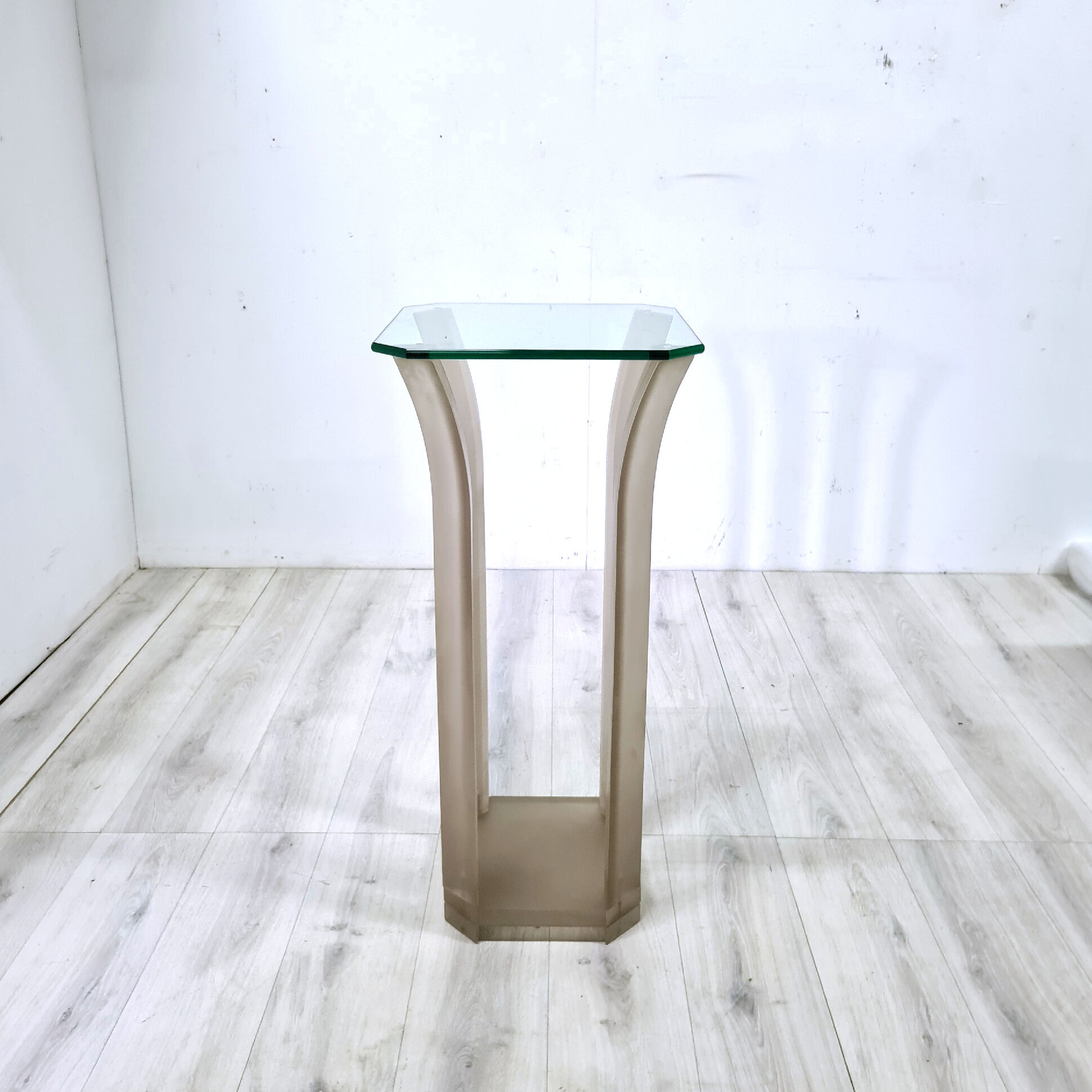 Hollywood regency plexiglass and glass side table, 1980s