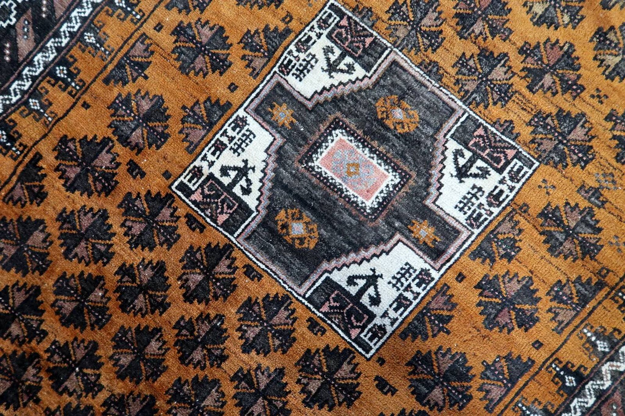 Tapis Baluch afghan ancien fait main, 107 cm x 189 cm, années 1920