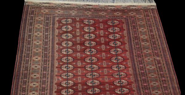Tapis Boukhara-Tekke , Asie Centrale, 133 cm x 180 cm, laine nouée main, avant 1950