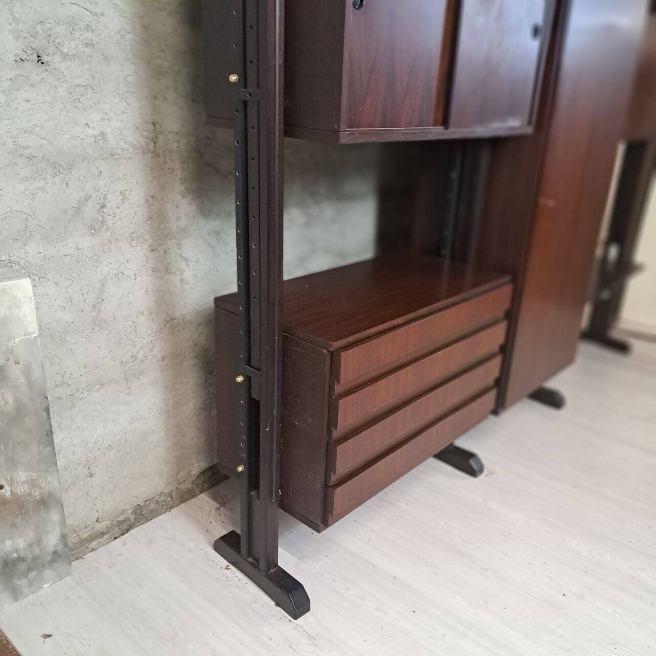 Libreria modulare terra altezza regolabile vintage anni 70, dadi en ottone