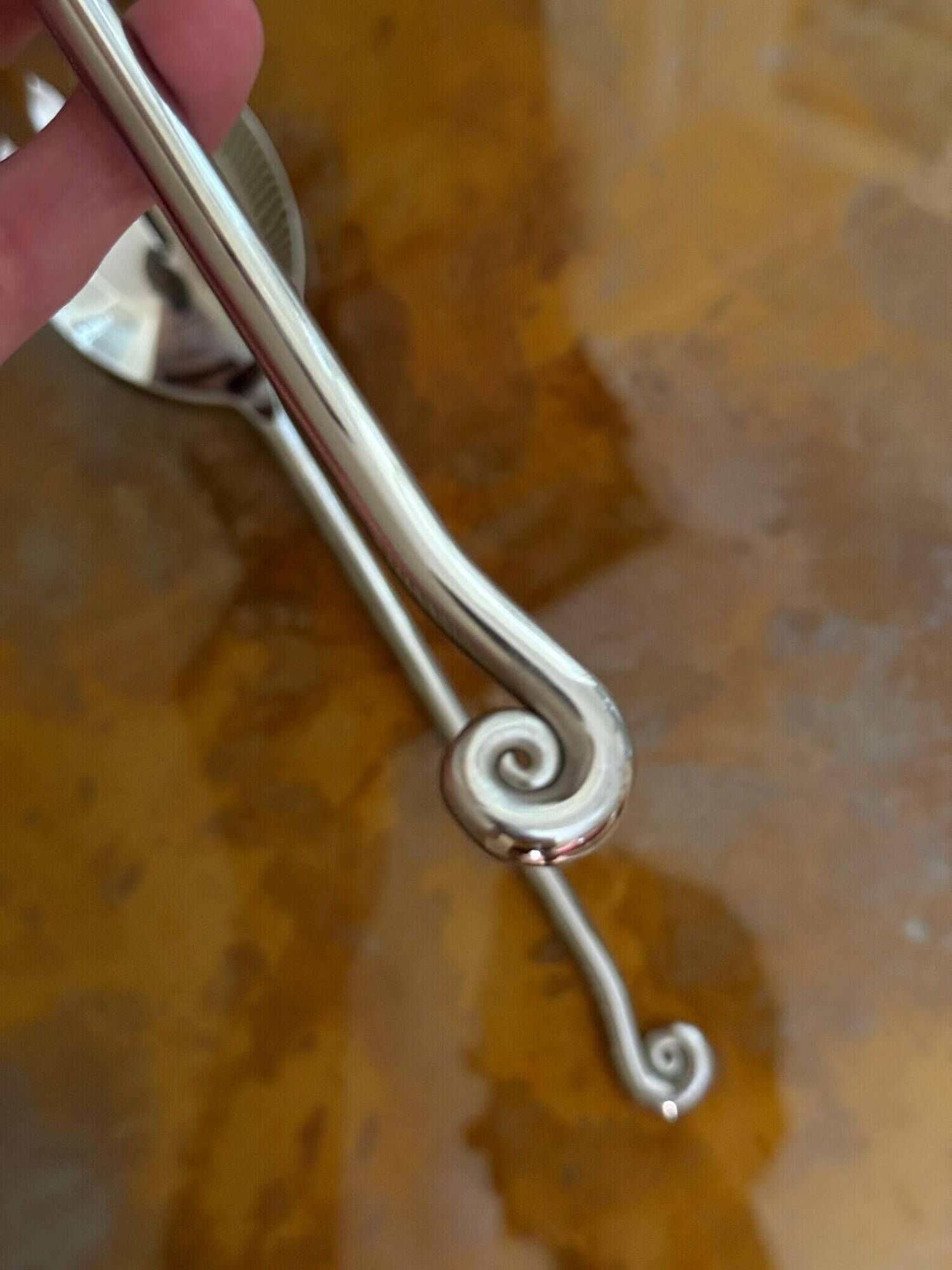 Set of 2 aesthetically designed spiral/twirling salad servers – 18-10 Stainless Steel