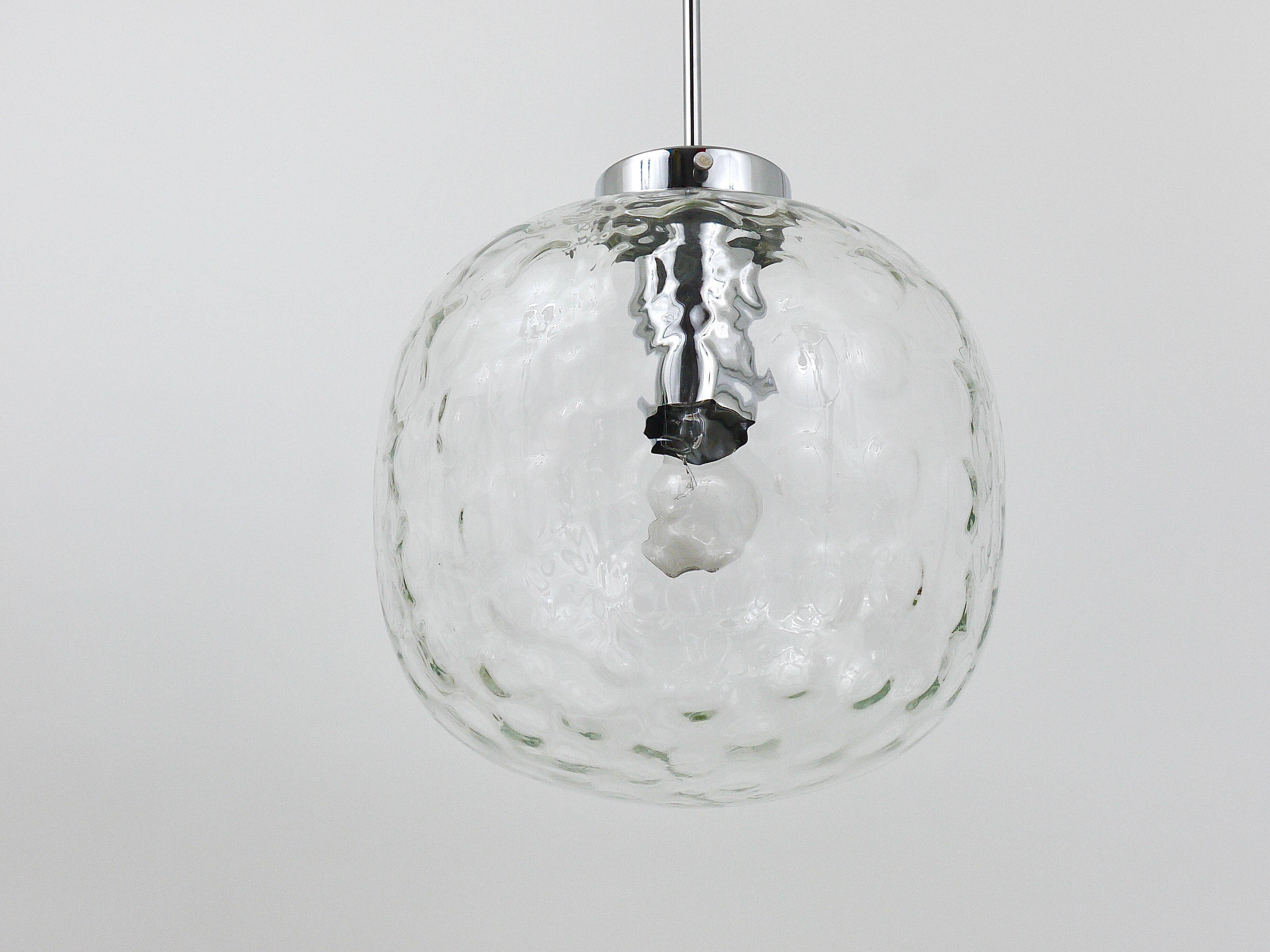 Grande lampe suspension globe en verre à bulles Limburg & chrome, Allemagne, années 1970