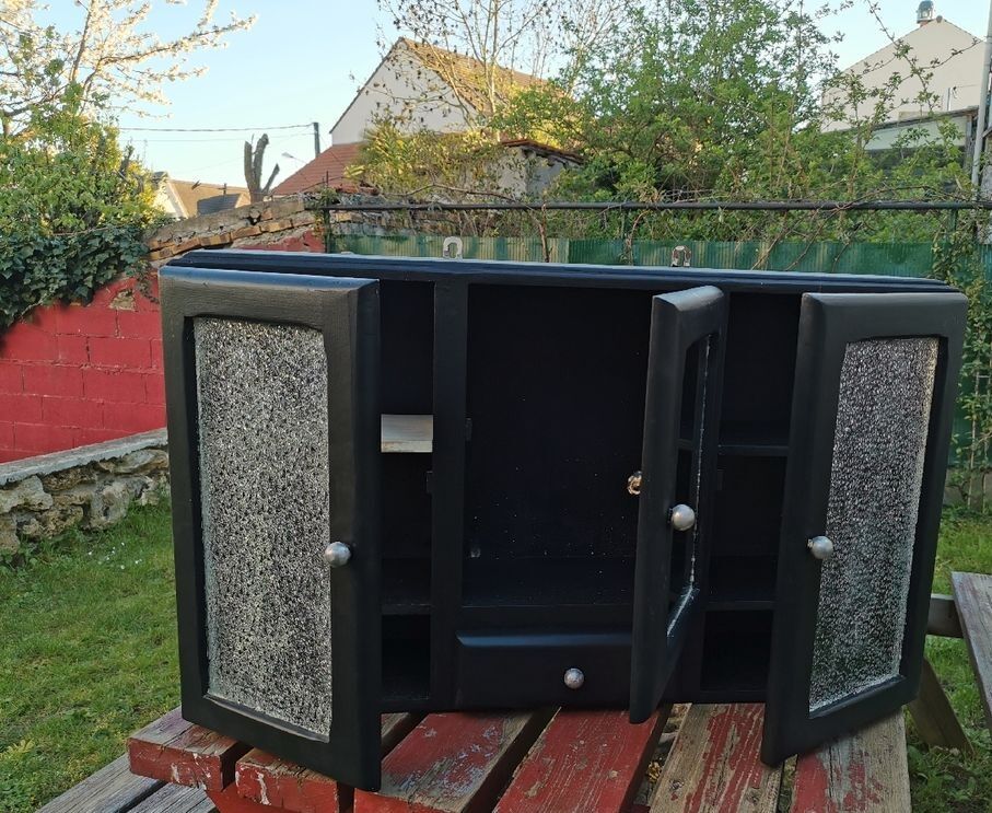 Vintage bathroom furniture to restore