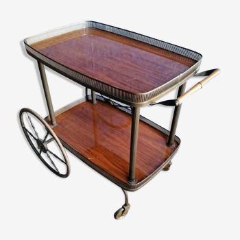 Serving table on wheels