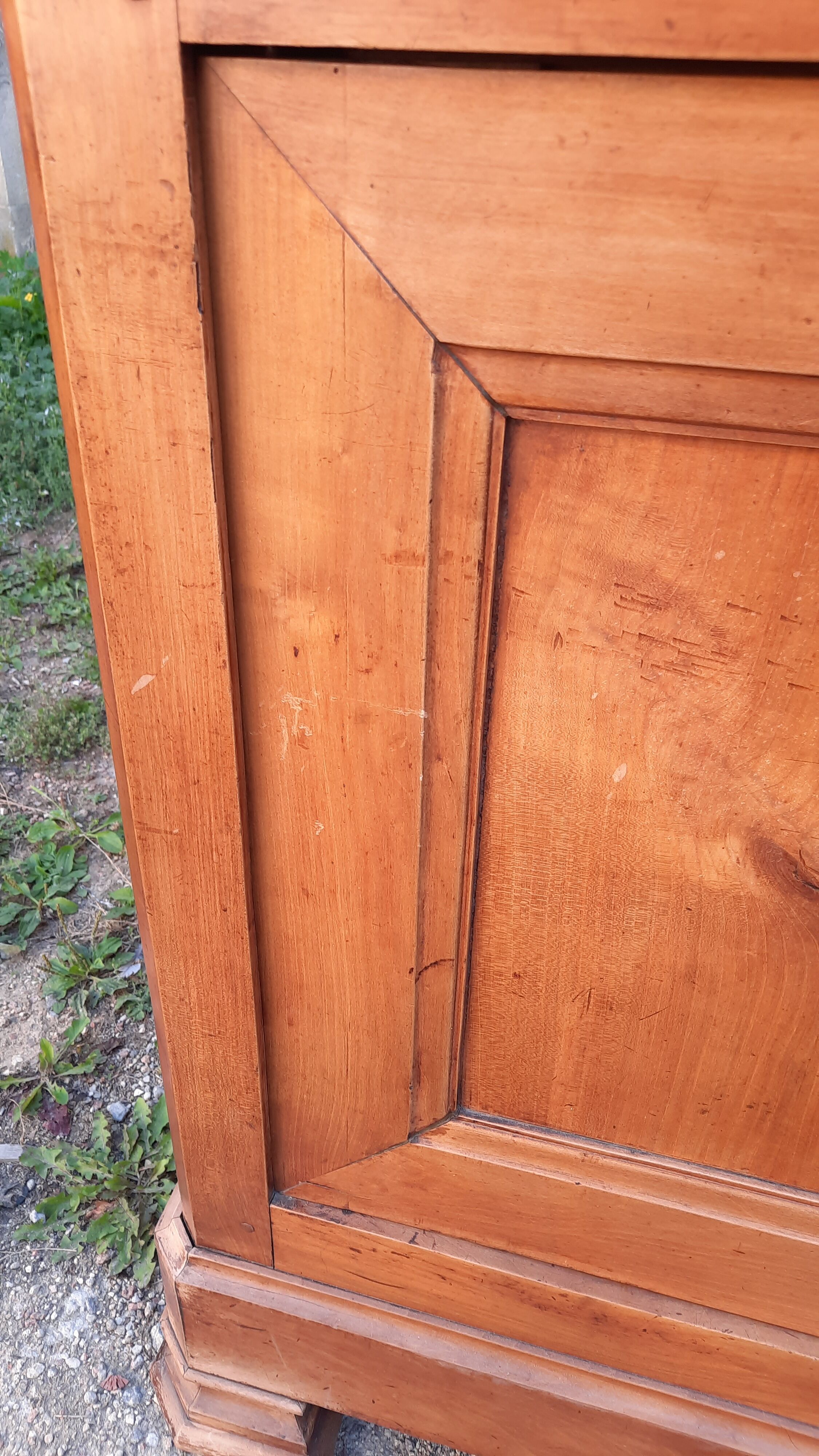 Louis Philippe dresser