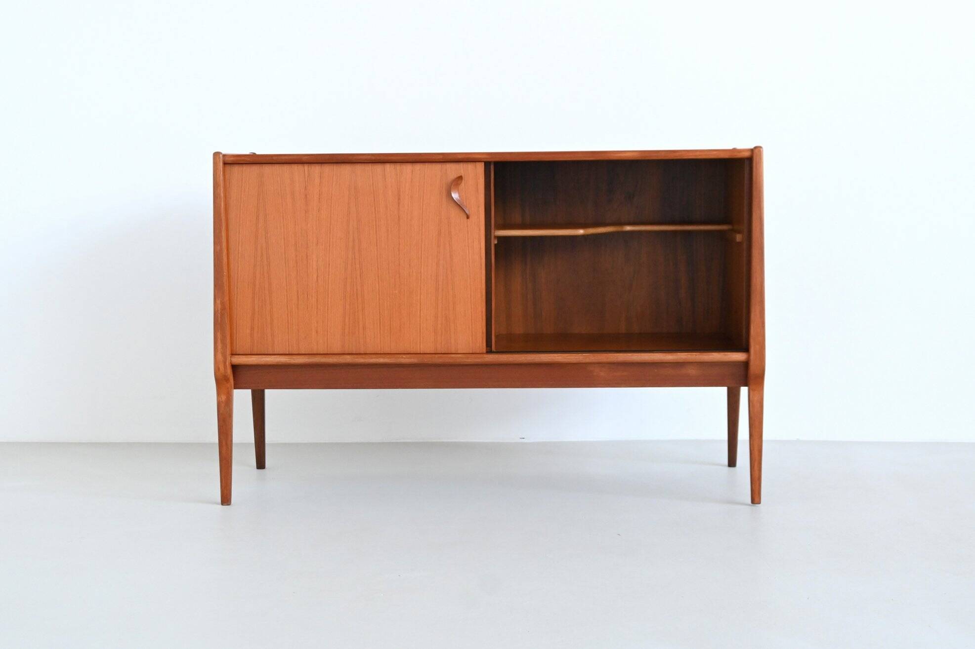 Bosteels Meubelen unique small sideboard in walnut Belgium 1970