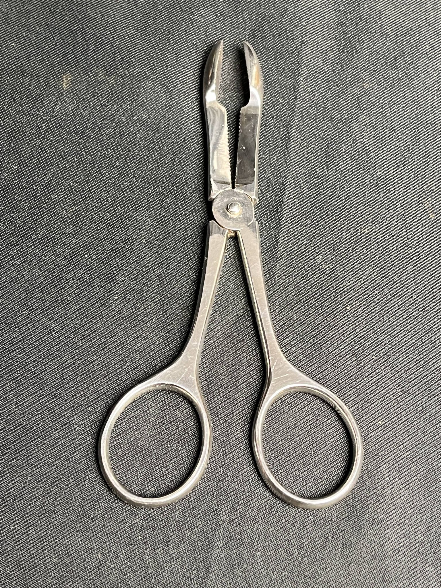 Tableware, silver-plated sugar scissors Christofle 20th century