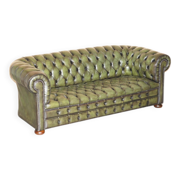 Canapé Chesterfield cuir rénové style Regency années 1950