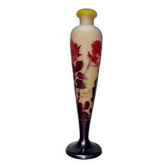 Grand Vase Solifore Emile Gallé modèle Balustre Décor Roses sauvages