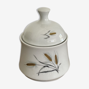 Porcelain pot decorated with reeds