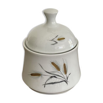 Porcelain pot decorated with reeds