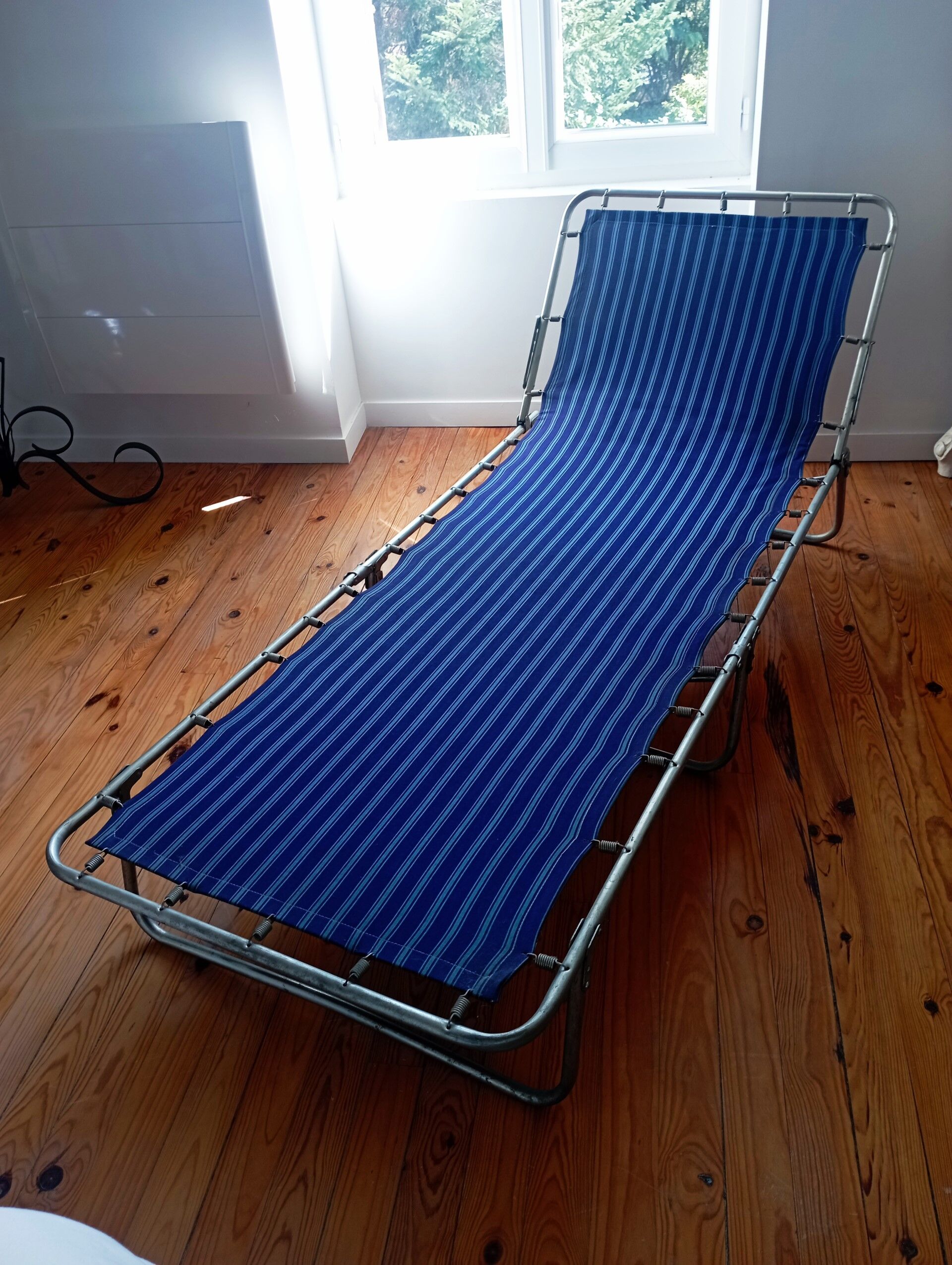 Folding sunbed lounger