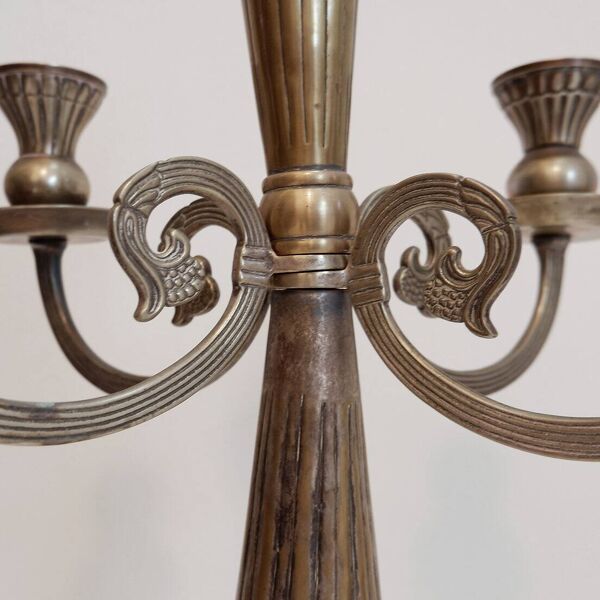 Grand candélabre à quatre bras et cinq flammes