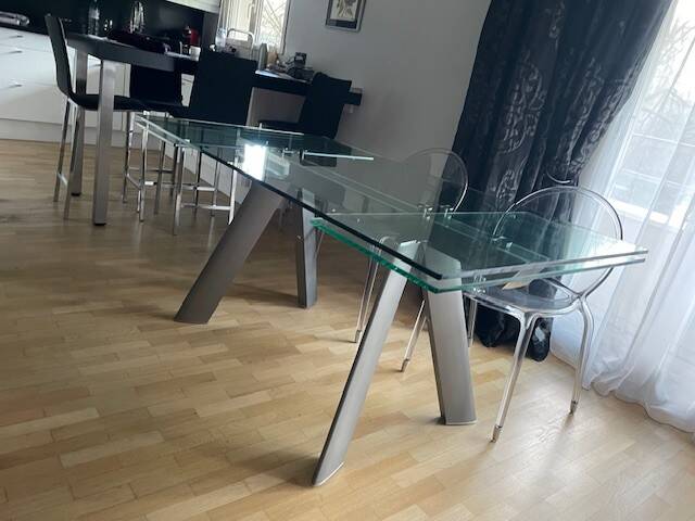 Roche Bobois dining table in glass, model Chronos, extendable.