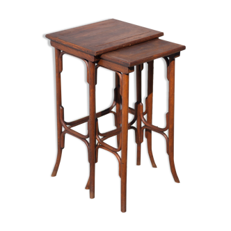 Curved wood trundle table