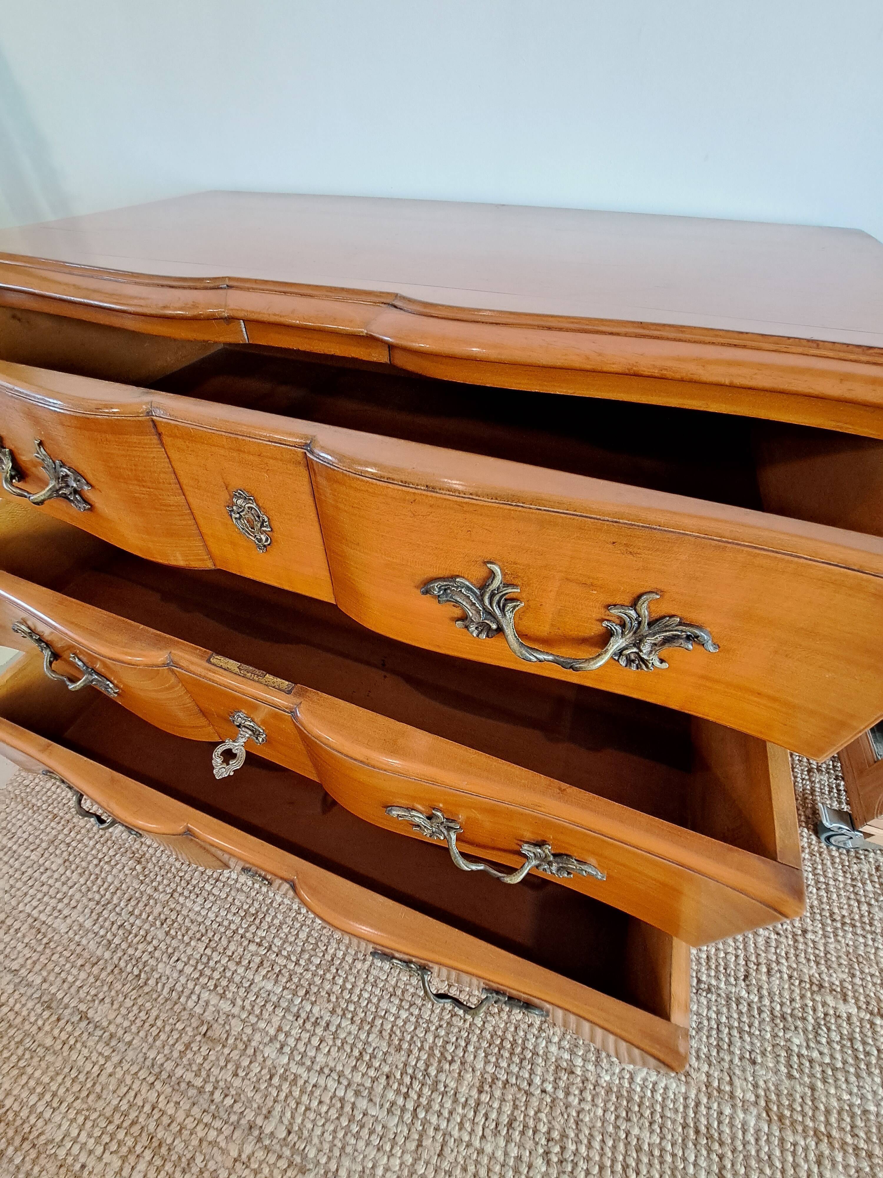 Commode de style Louis XV