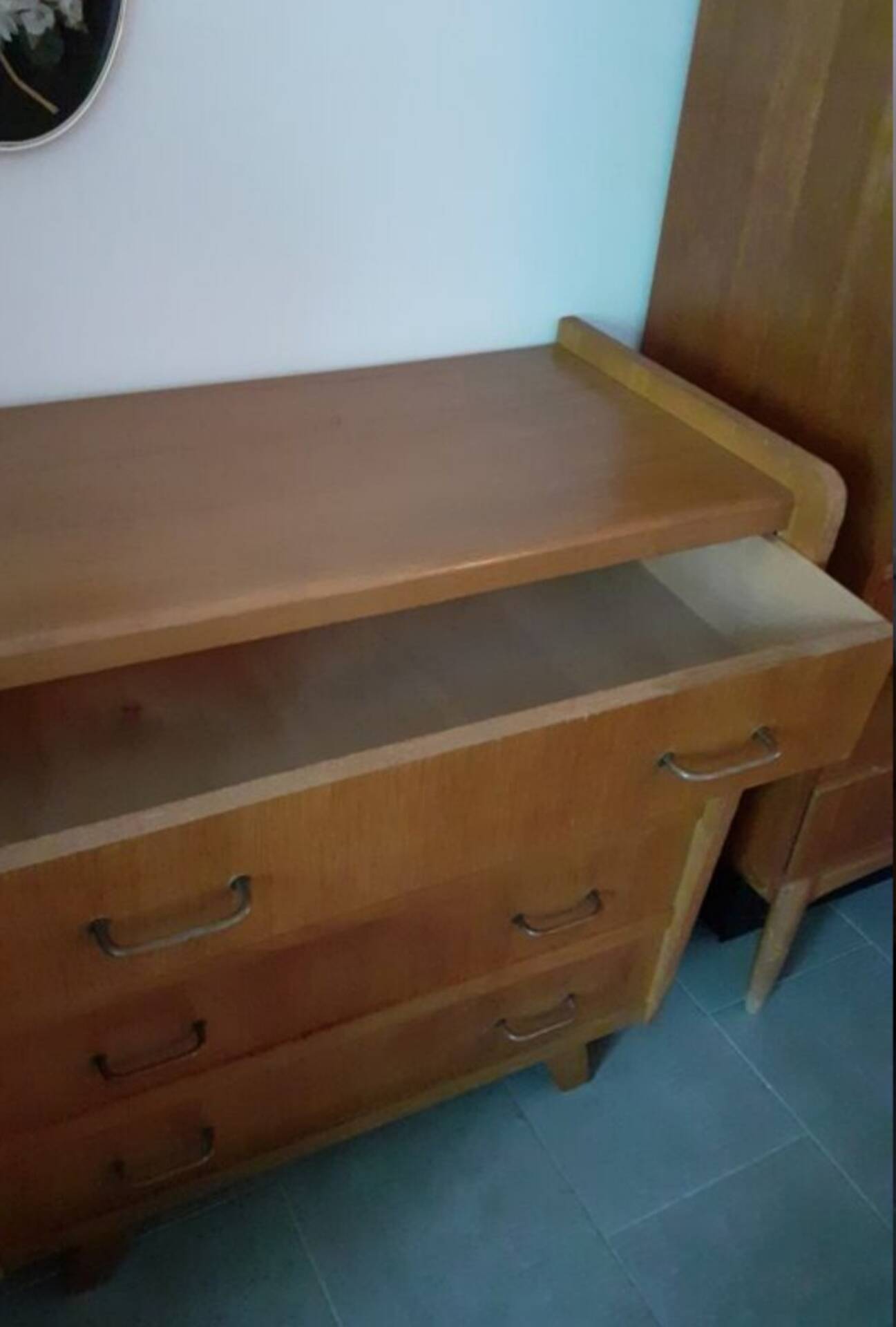 Commode vintage années 50/60 – 4 tiroirs – esprit moderniste