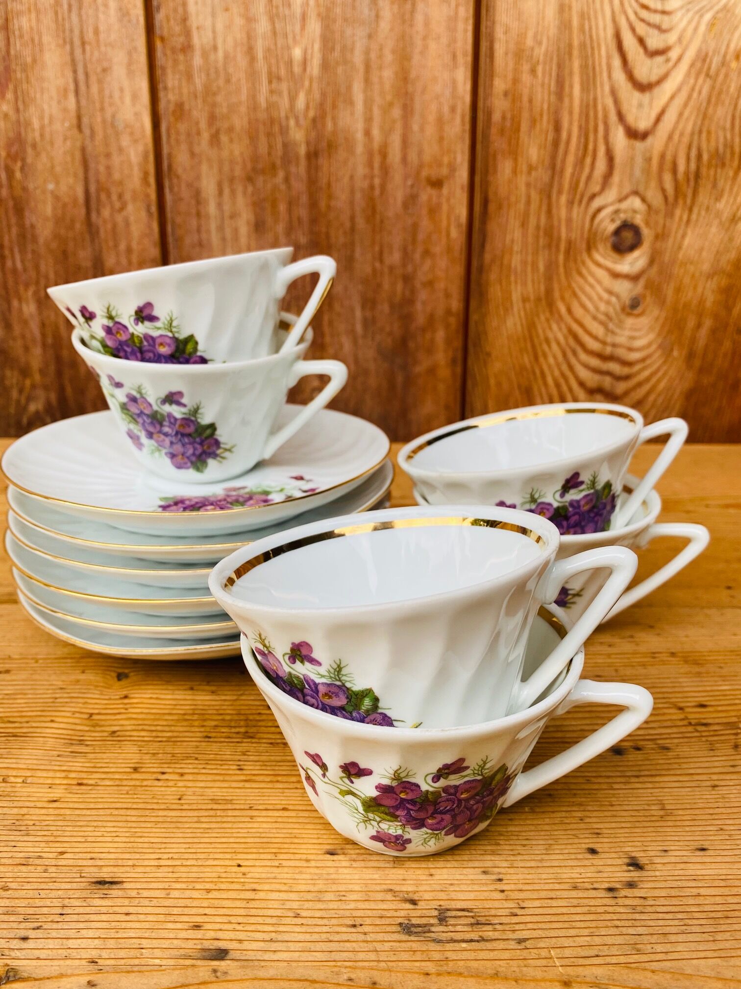 Set of 6 cups and under coffee cups in fine porcelain from Chauvigny, made in France.
