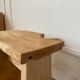 Tabouret bas en bois brut