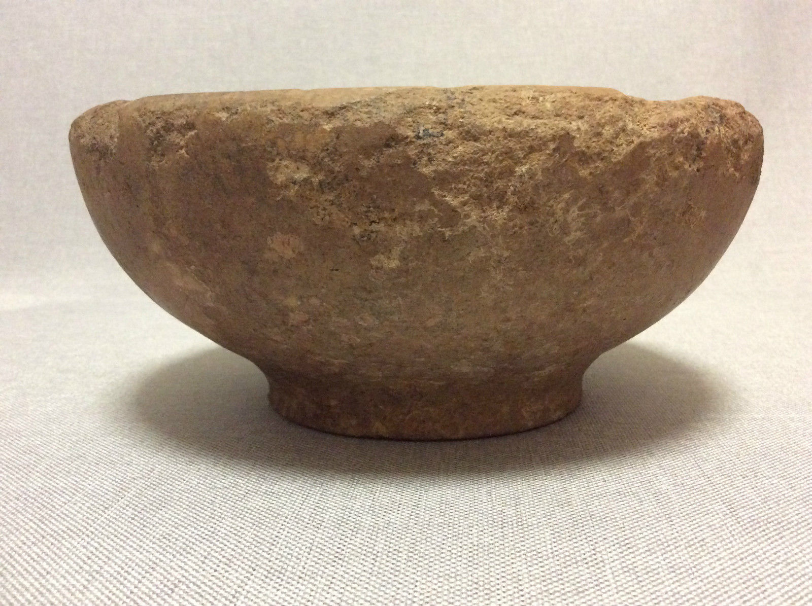 Ceramic bowl trace of luster