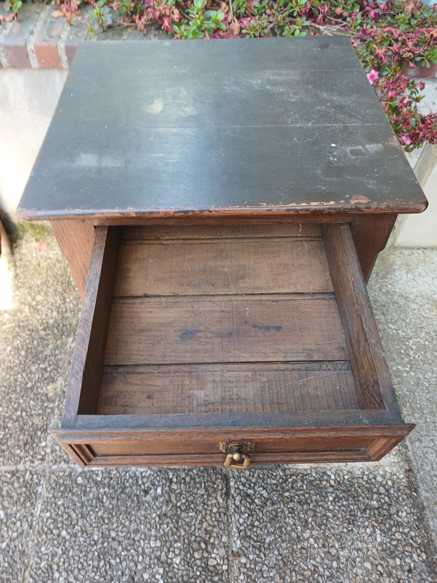 Bedside table