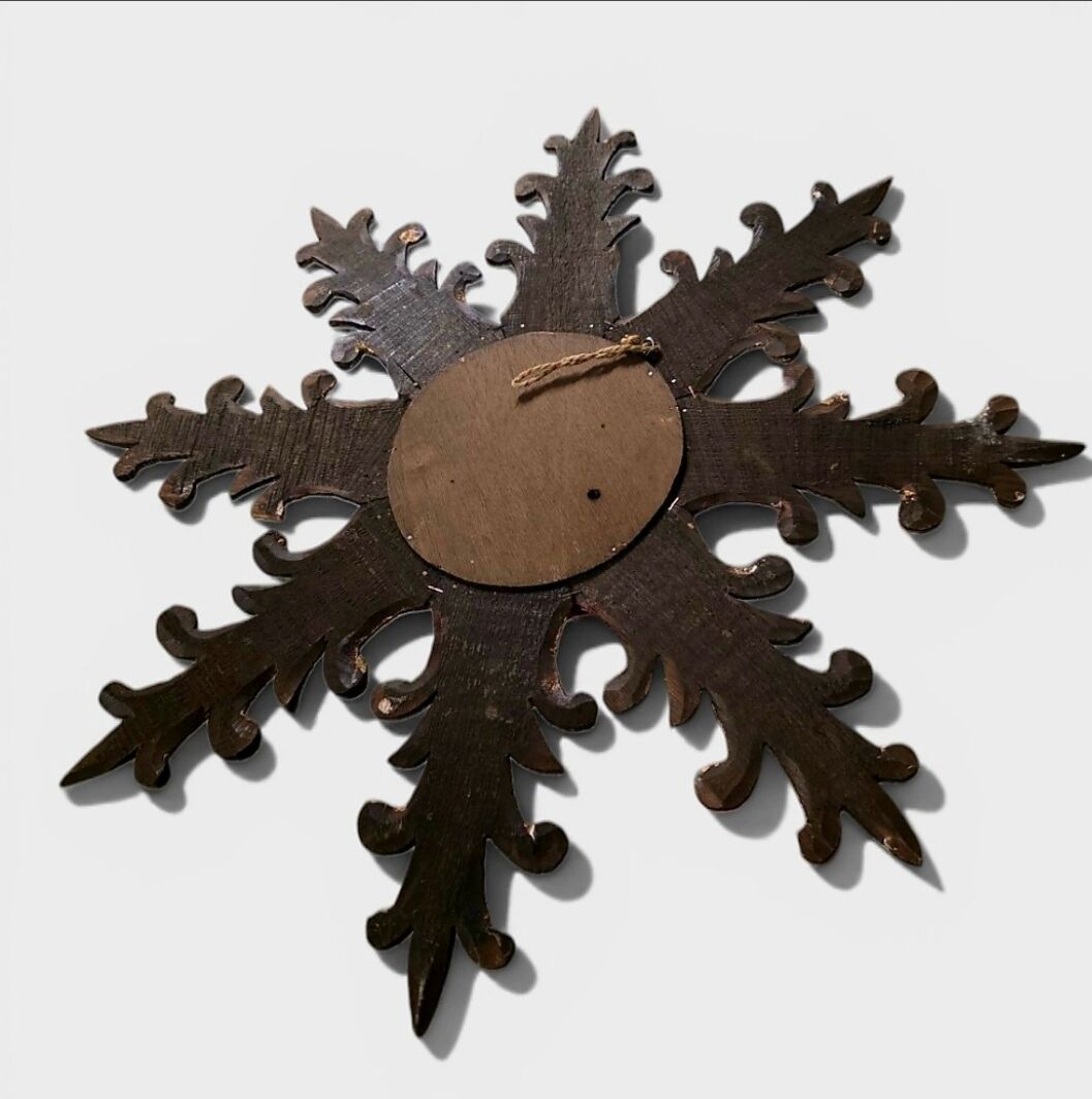 "Witch mirror 'Sun' in gilded wood with acanthus leaf decoration"