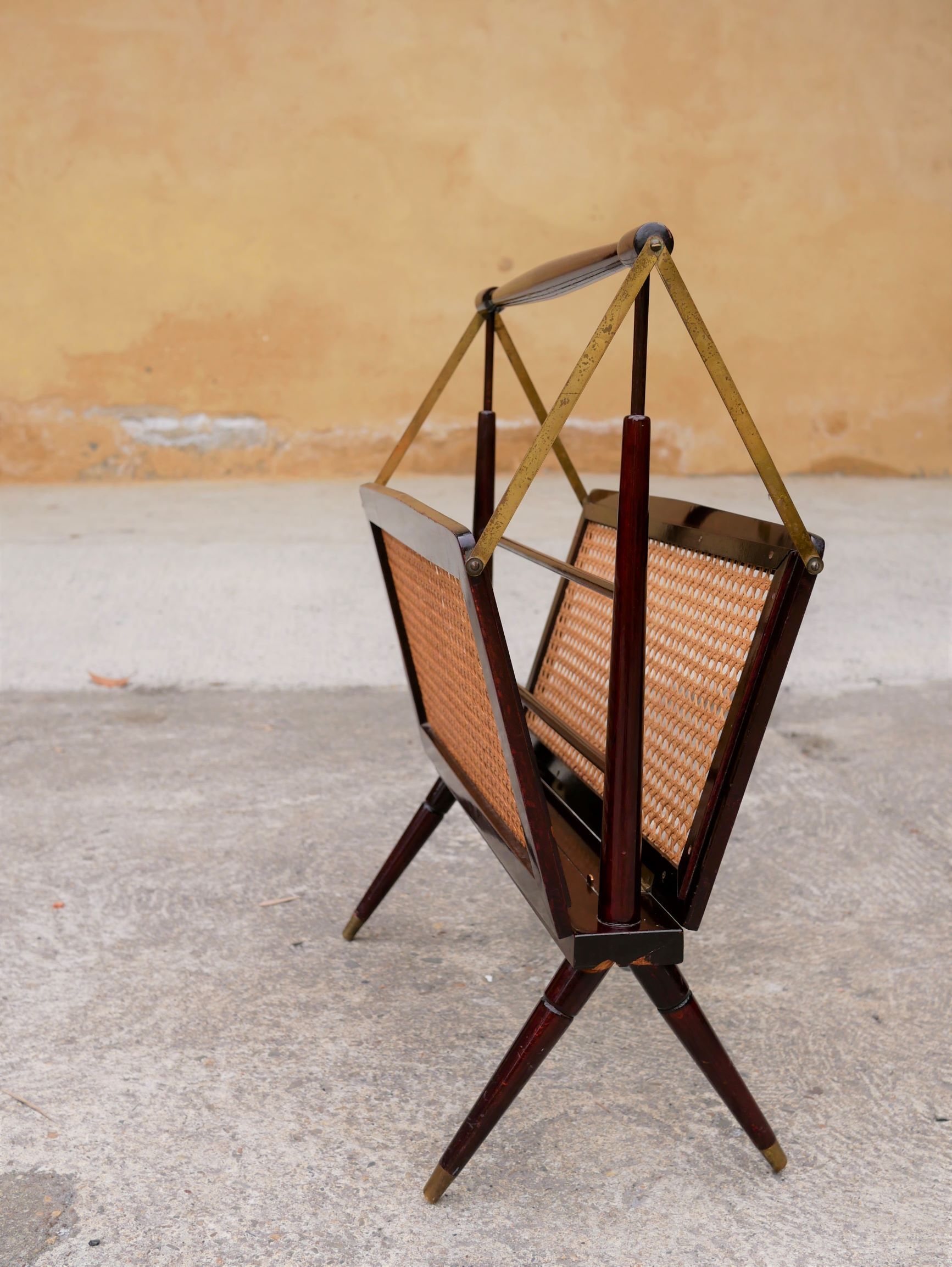 Folding magazine holder wood and caning by Cesare Lacca, made in Italy