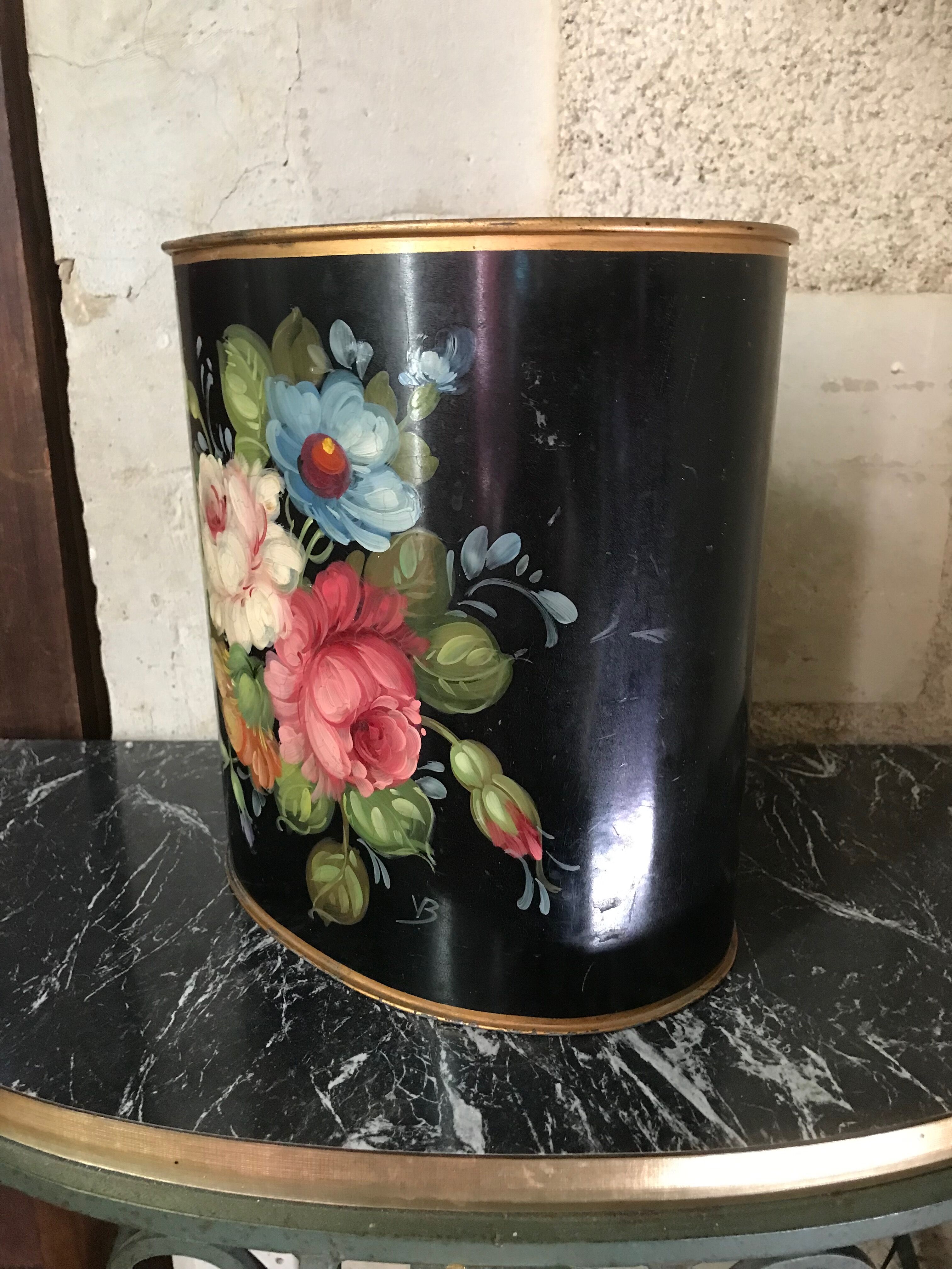 Painted sheet metal paper basket