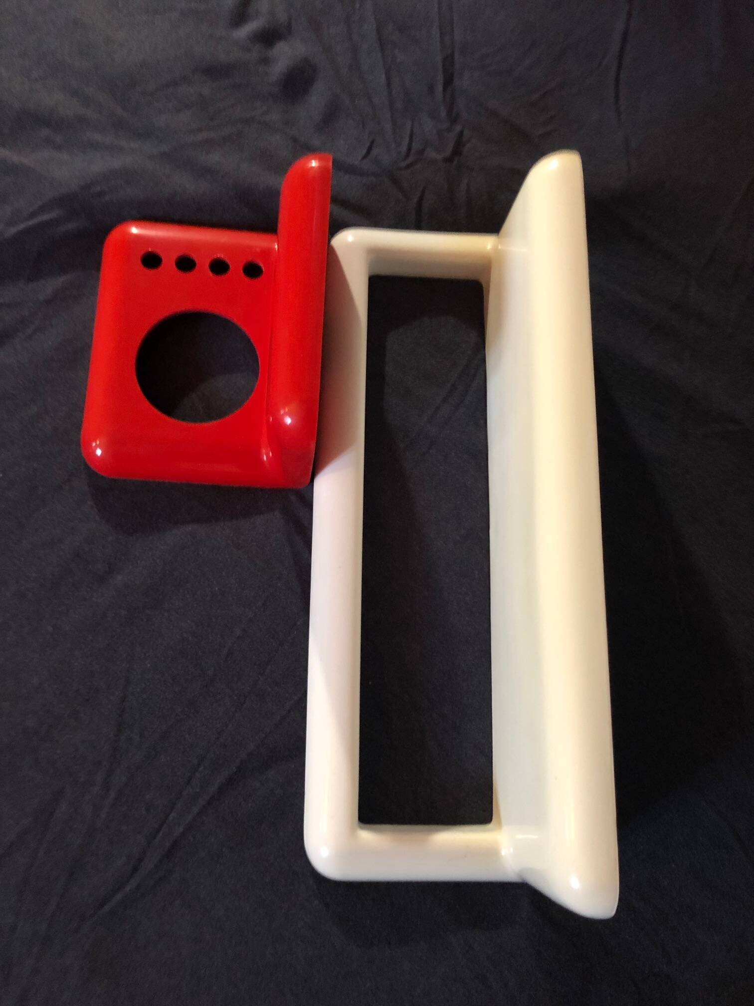 Bathroom accessory set, BILUMEN, G. Castiglioni, ABS, 1970s