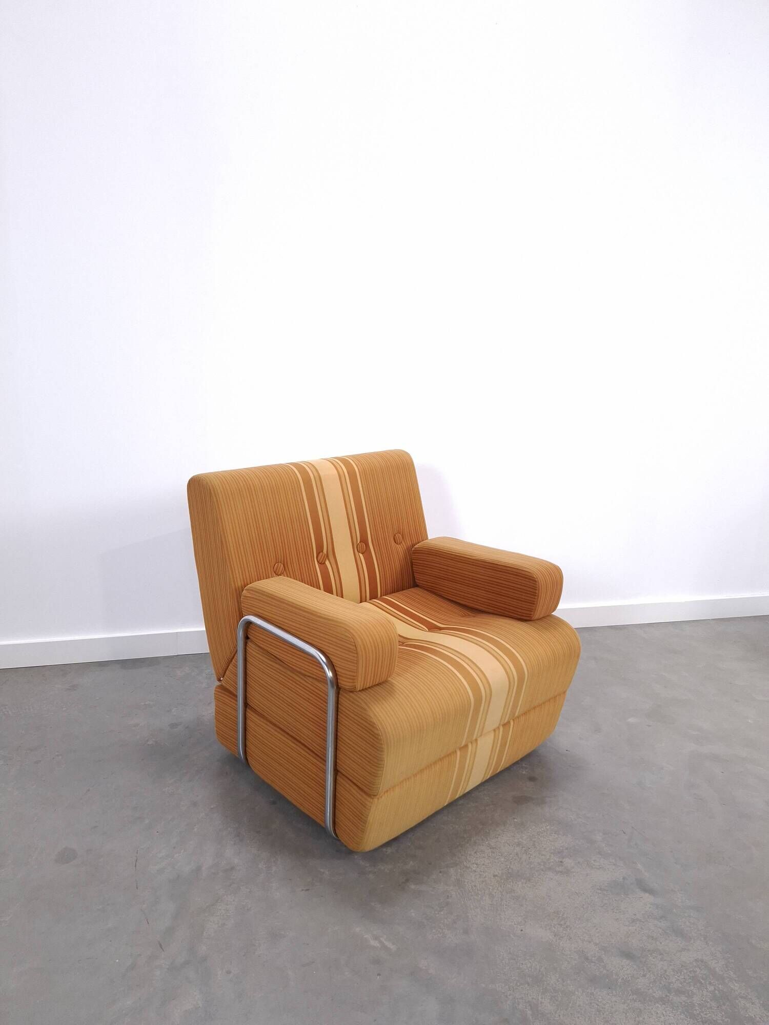 Vintage 1970s retractable lounge chair – Ochre yellow brown, sofa bed