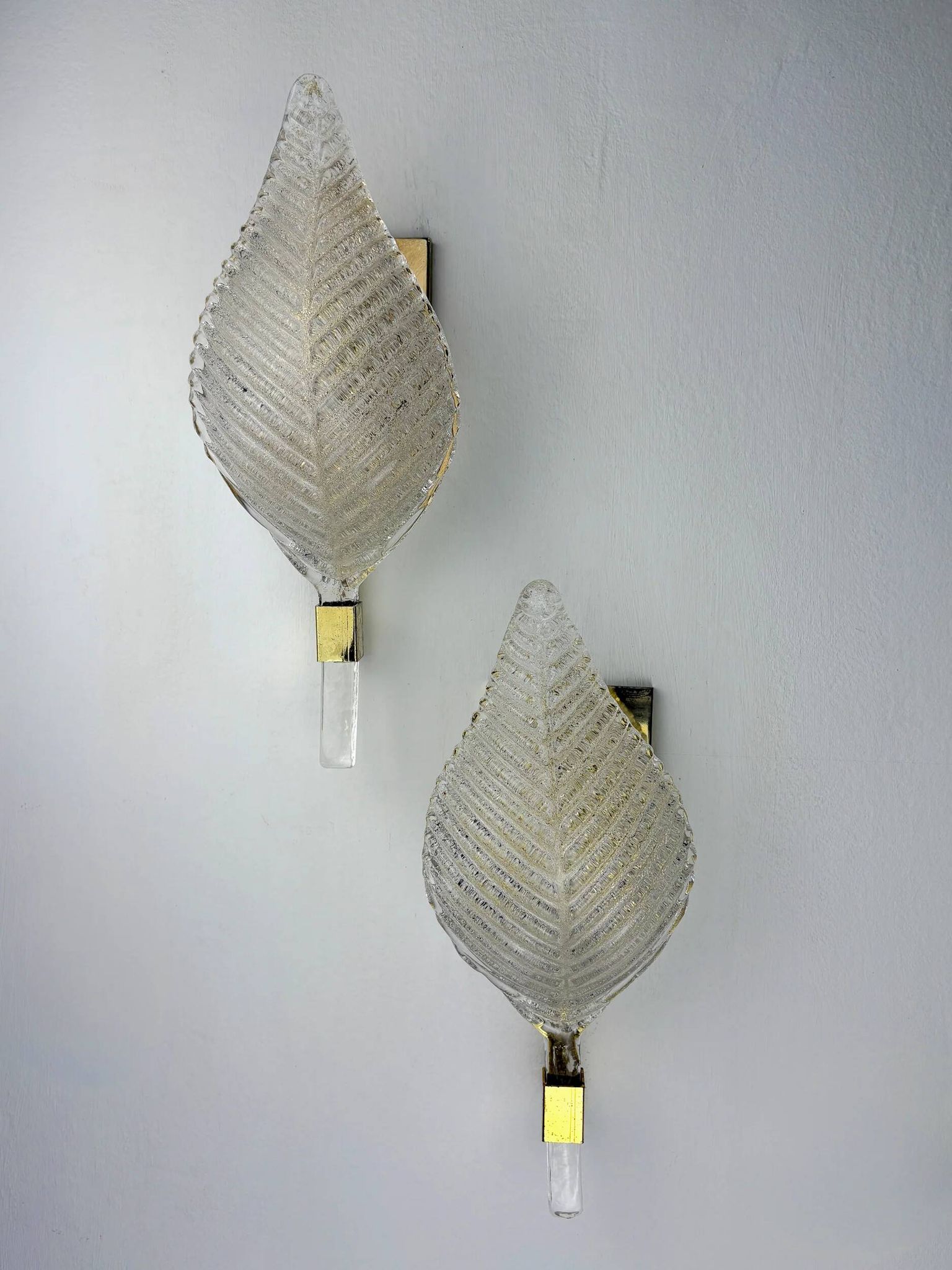Pair of leaf-shaped wall sconces by Barovier & Toso, Murano glass, Italy 1950s