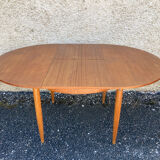 Scandinavian extendable round table
