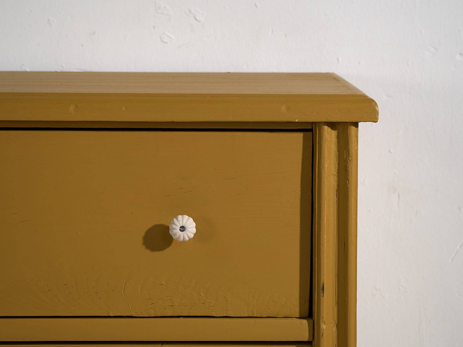Antique mustard yellow chest of drawers (circa 1920)