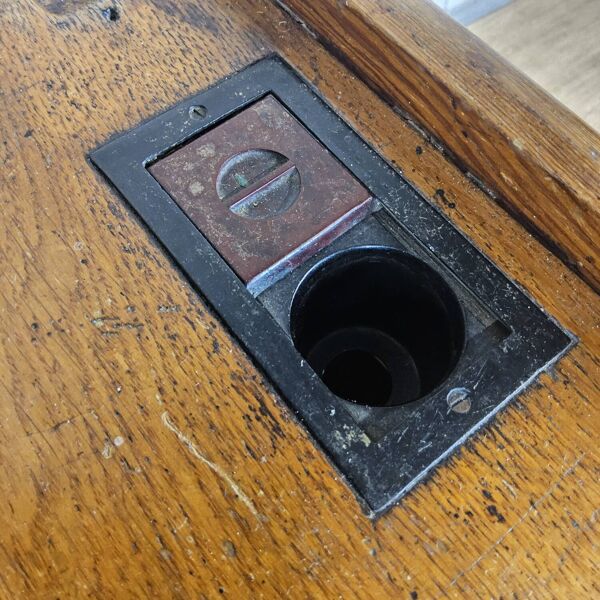 Bureau ancien / banc d'école (1920) en fonte De Mark Breda Hollande