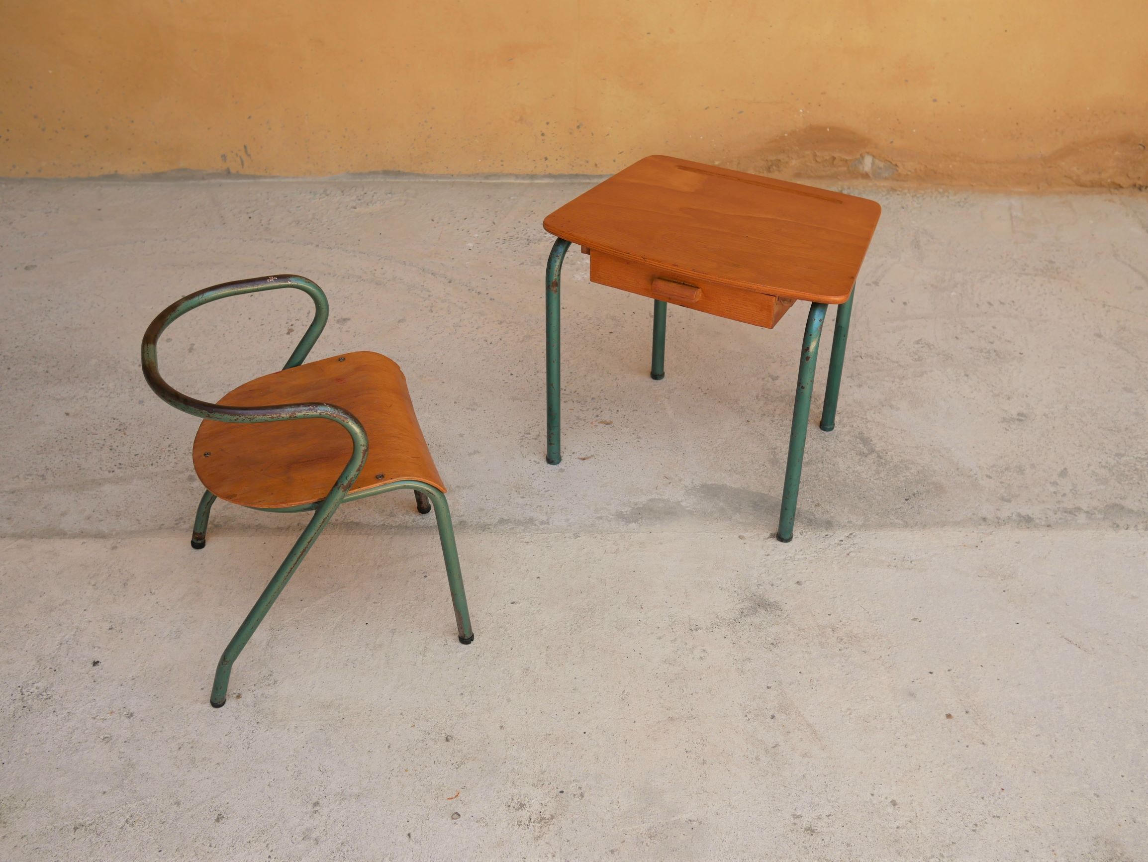 Desk and children's chair by Jacques Hitier for Mullca editions