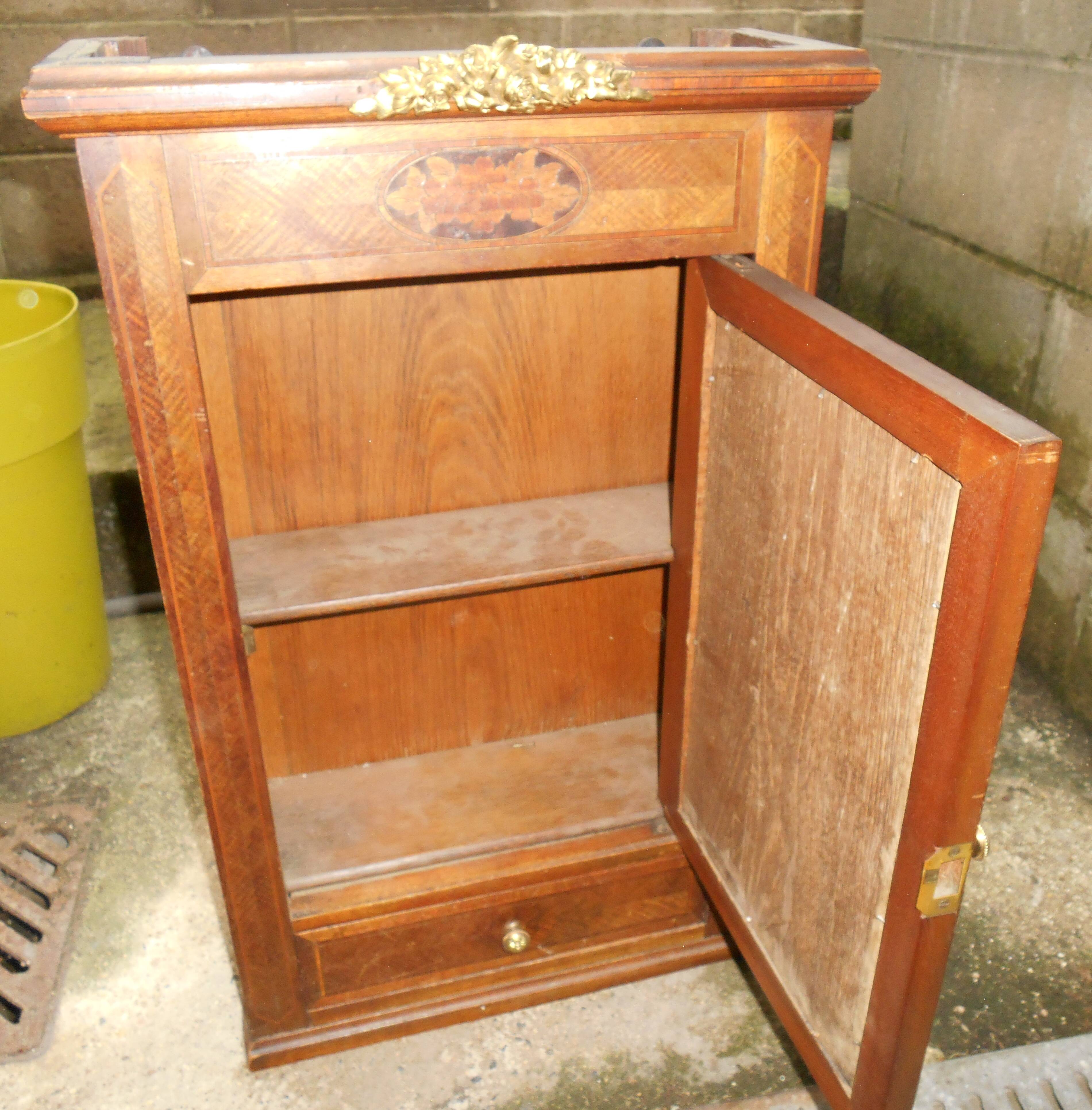 Toilet cabinet