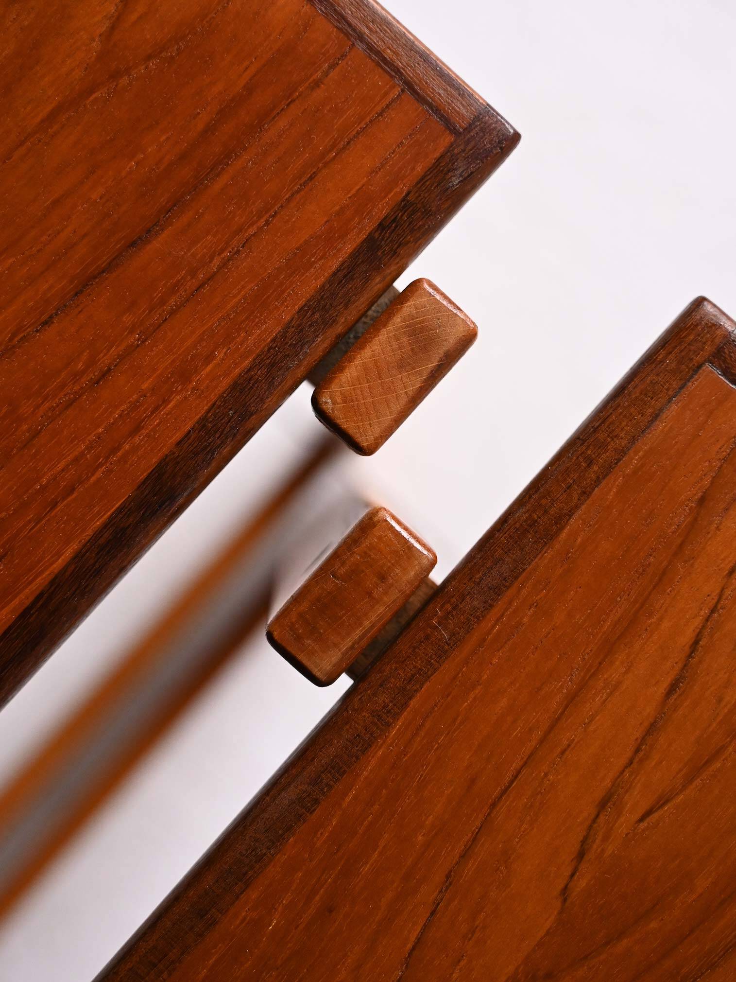 Paire de tables gigognes scandinaves vintage en teck et hêtre