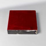 Cendrier vintage en marbre noir, beige et blanc avec base en tissu rouge - Design italien des années 1970, sculpture de bureau lourde