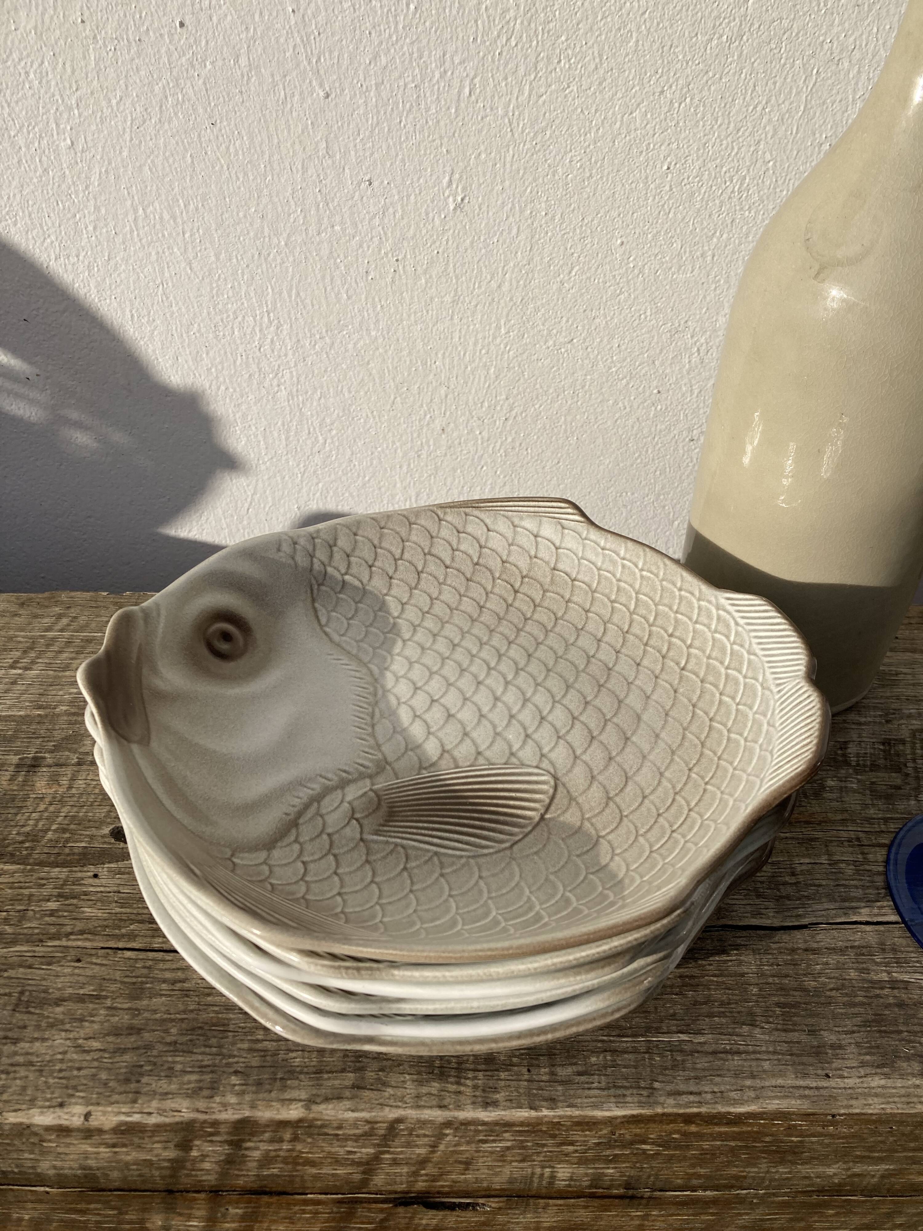 6 flat plates fish in beige ceramic Salins les bains