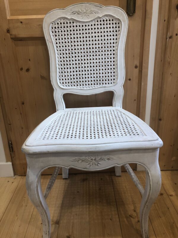 Chaise cannée en pin massif château