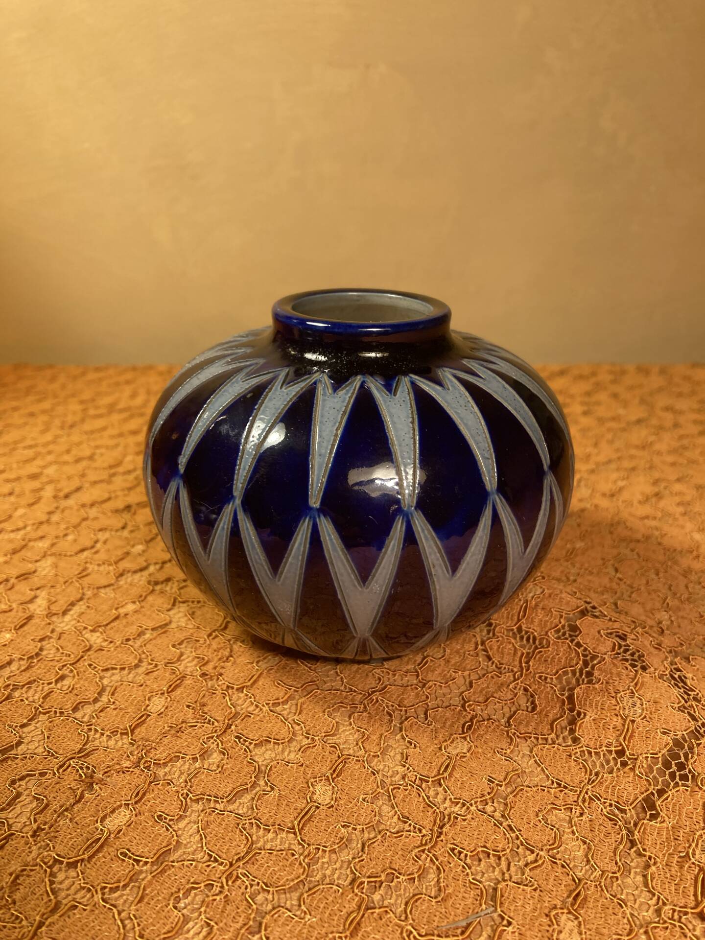 Miniature round vase Art Deco Hubert Krumeich