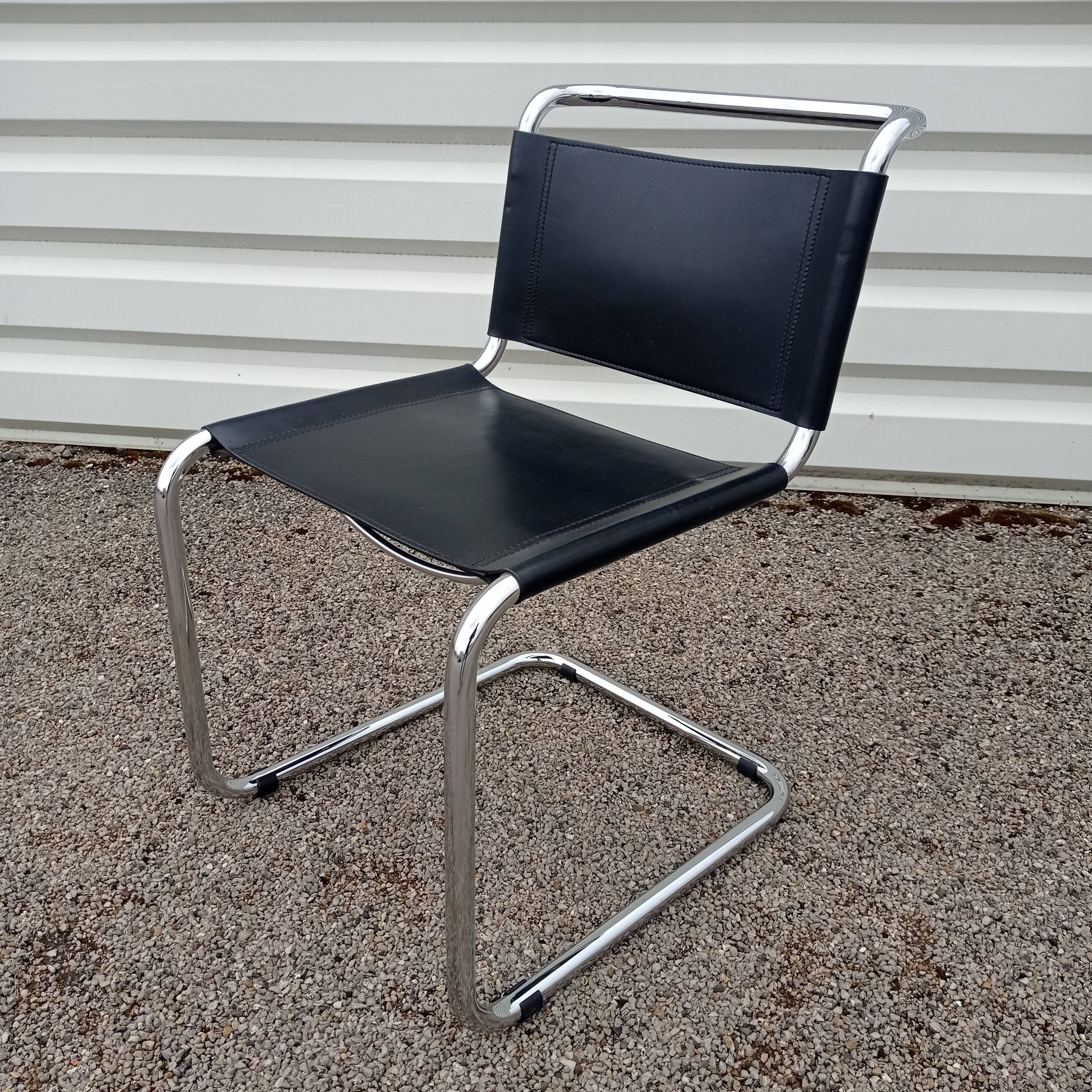 Pair of Bersanelli chairs in black and burgundy leather