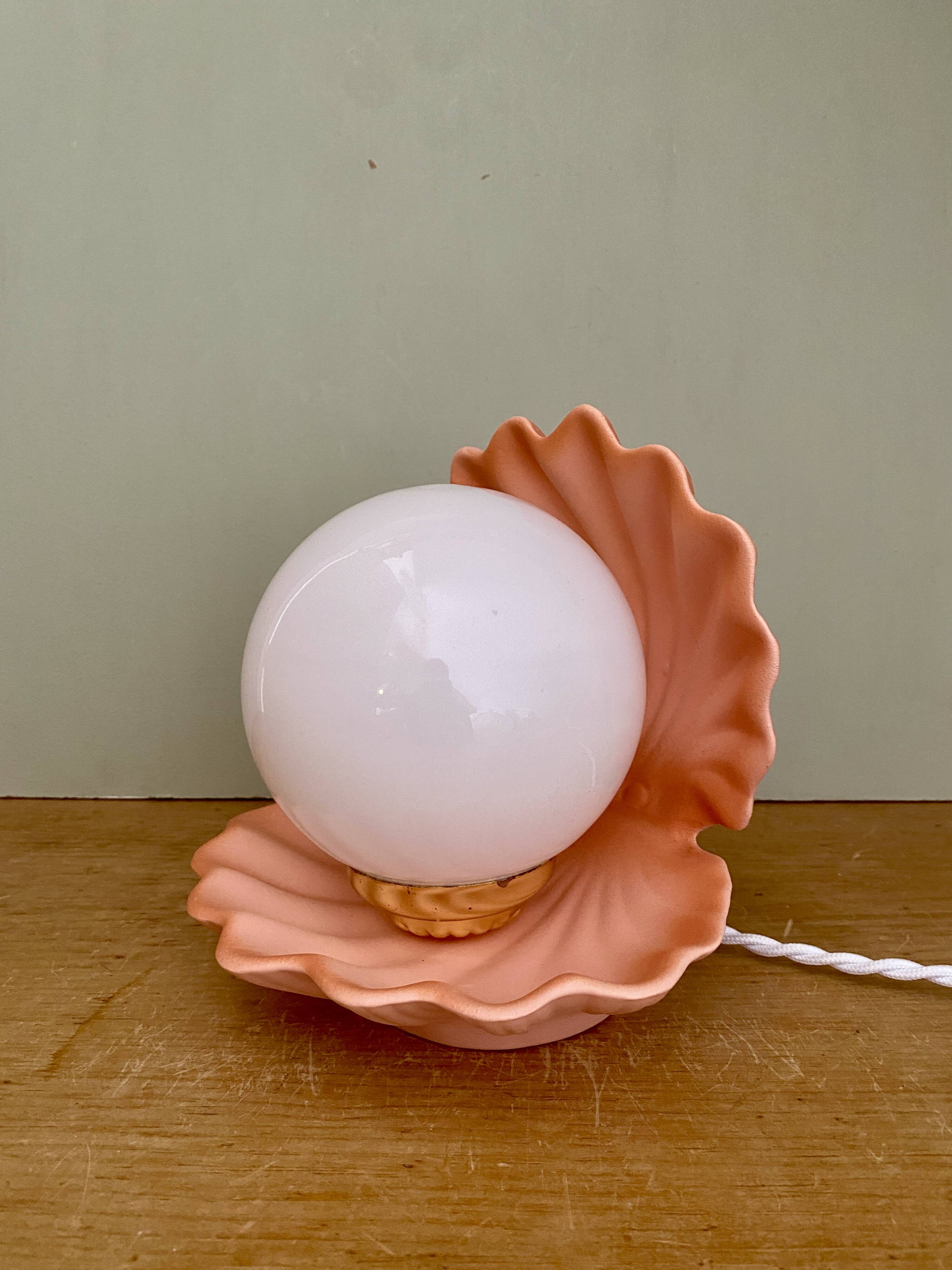 Vintage pink ceramic shell lamp